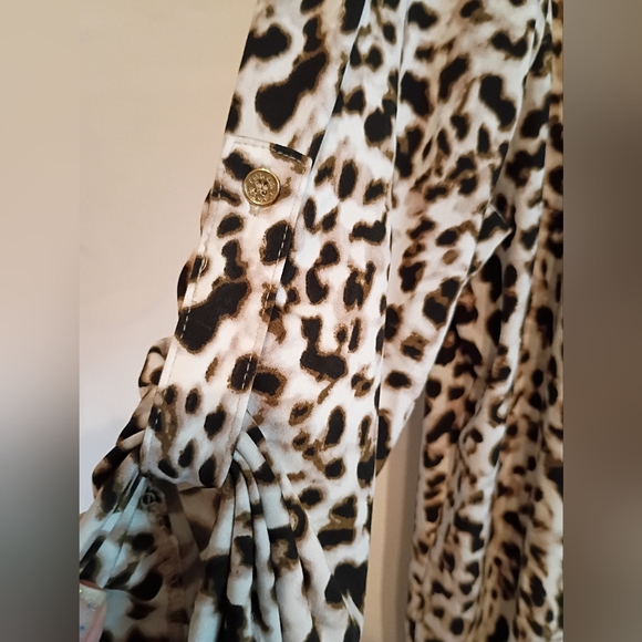 Calvin Klein Leopard Print Women's Top with Black Accents Size Large. - Picture 10 of 10